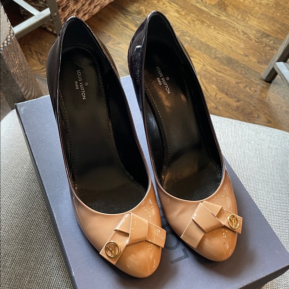 Louis Vuitton Patent Leather Fiancée Pumps With Box - Picture 5 of 16